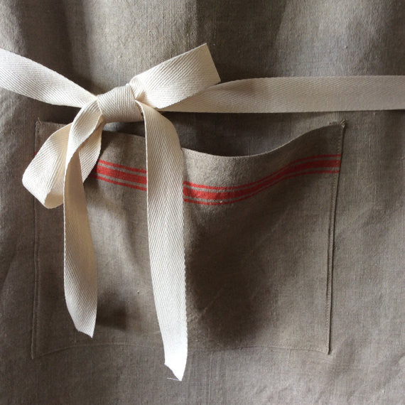 APRON - RECLAIMED VINTAGE LINEN WITH STRIPE - Portico Indoor & Outdoor Living Inc.